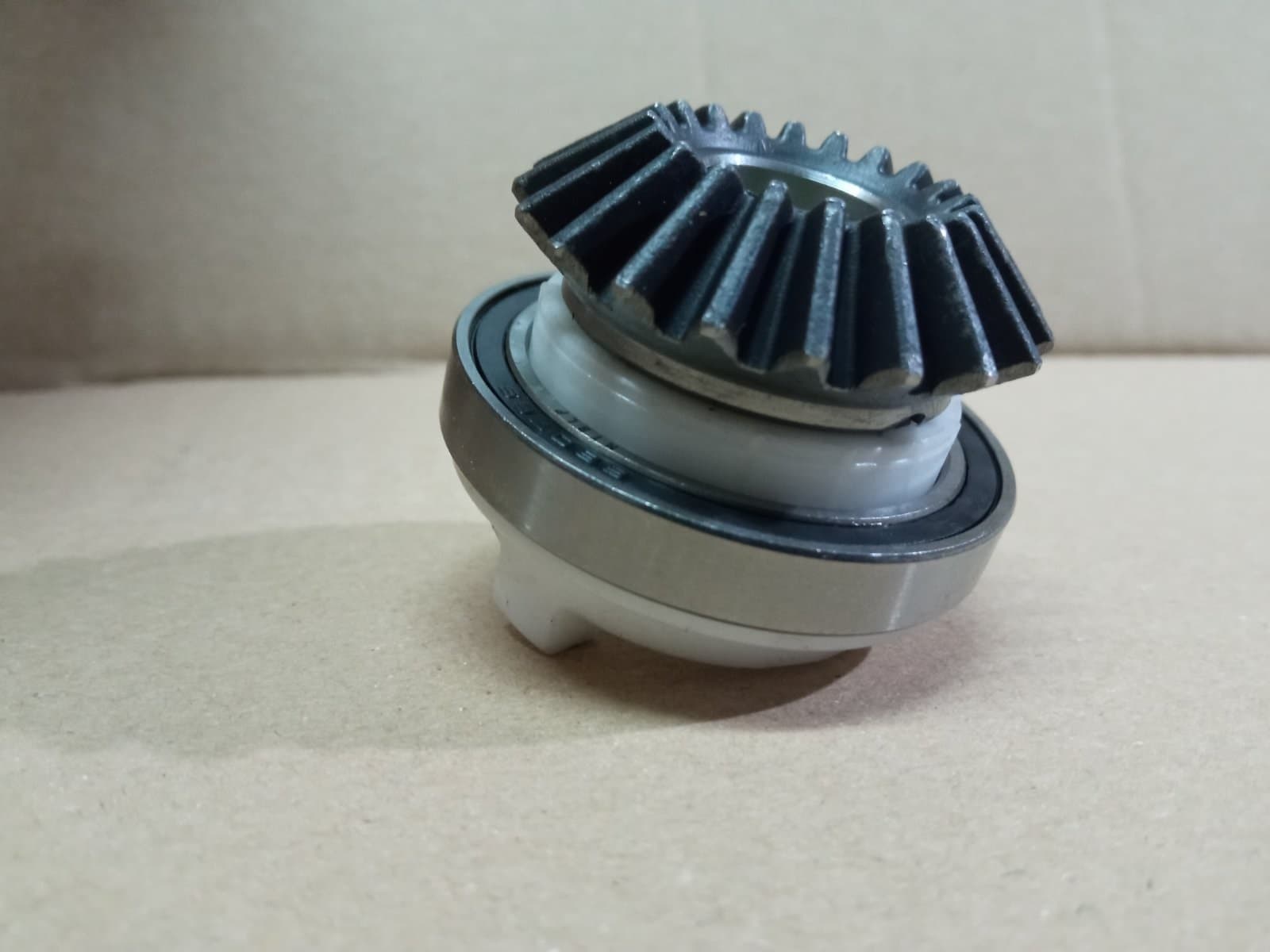 Шестерня з підшипником на втулці ( з виступами) для тісторозкатки 26636, 226599, 226612, 226629 7I010003 - зображення 1