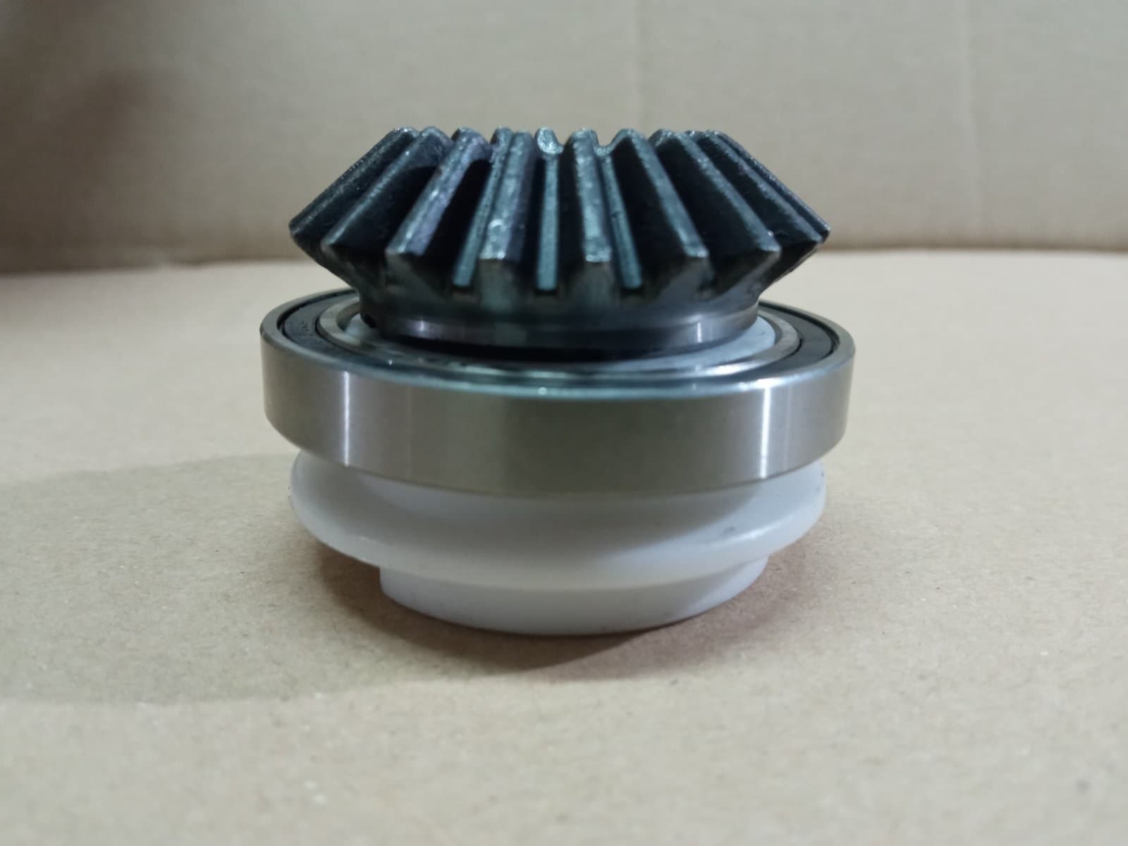 Шестерня з підшипником на втулці для тісторозкатки 26636, 226599, 226612, 226629, 226605 7I010004 - зображення 1