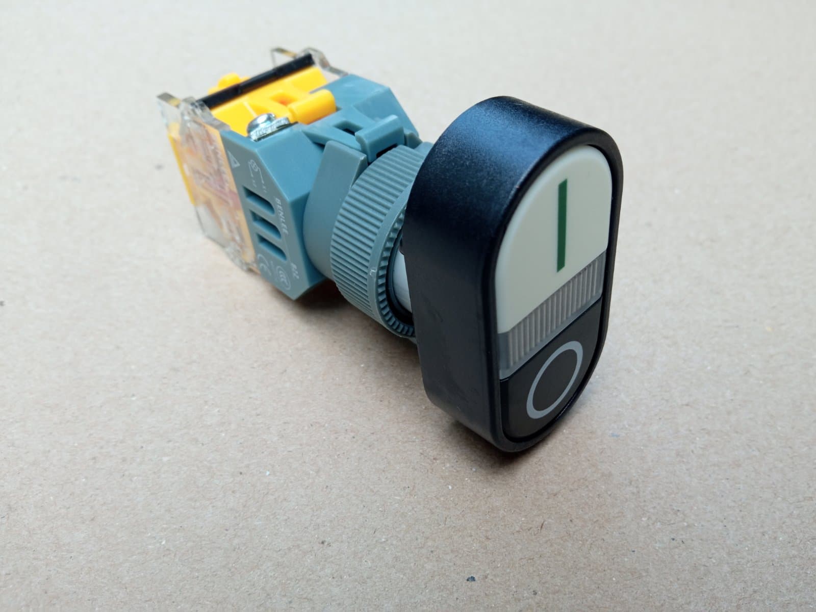 Вимикач слайсера 210017, 210000 914953 - зображення 1